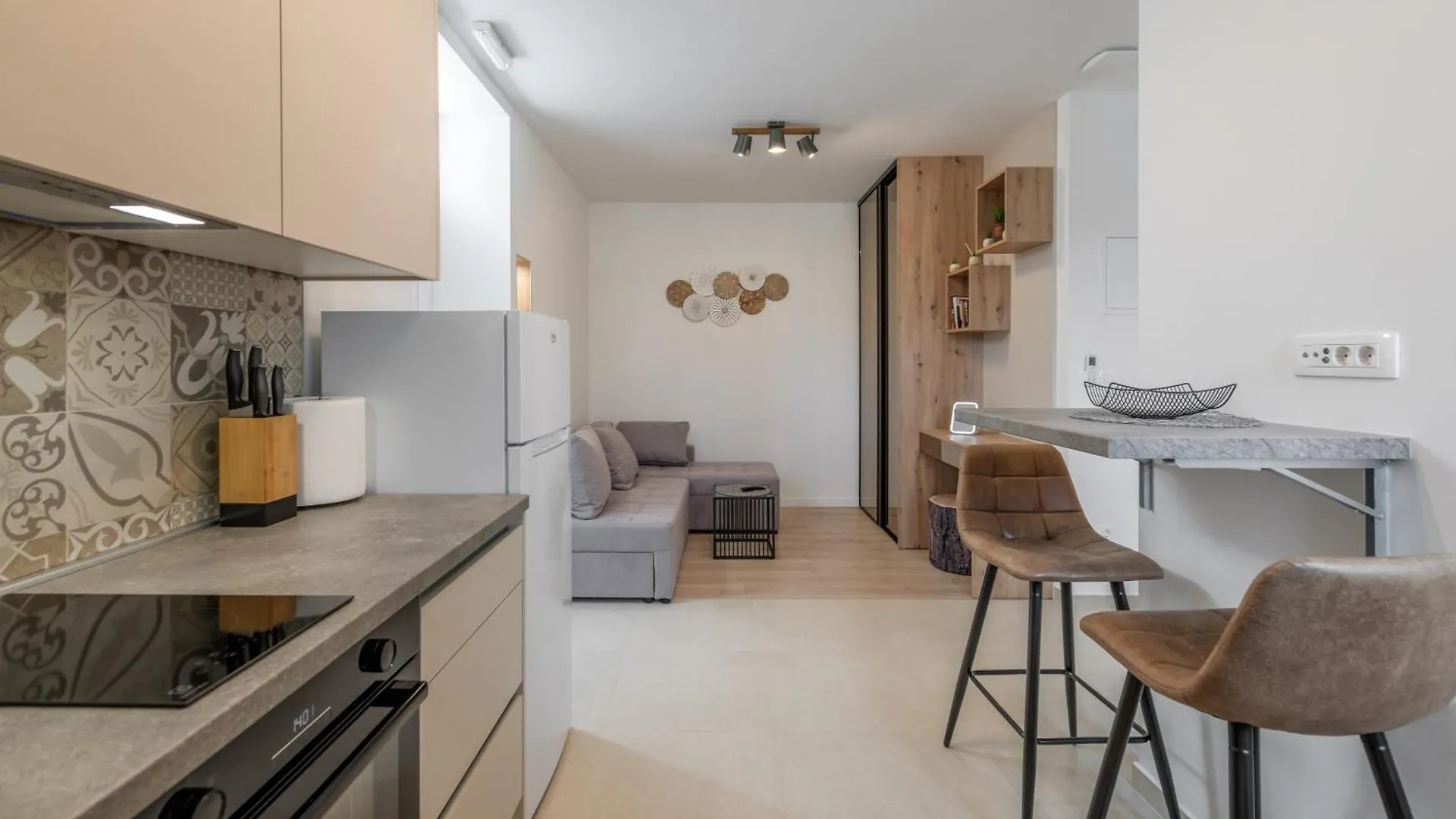 Luxury Central Apartments Evala Τρογκίρ 0*,