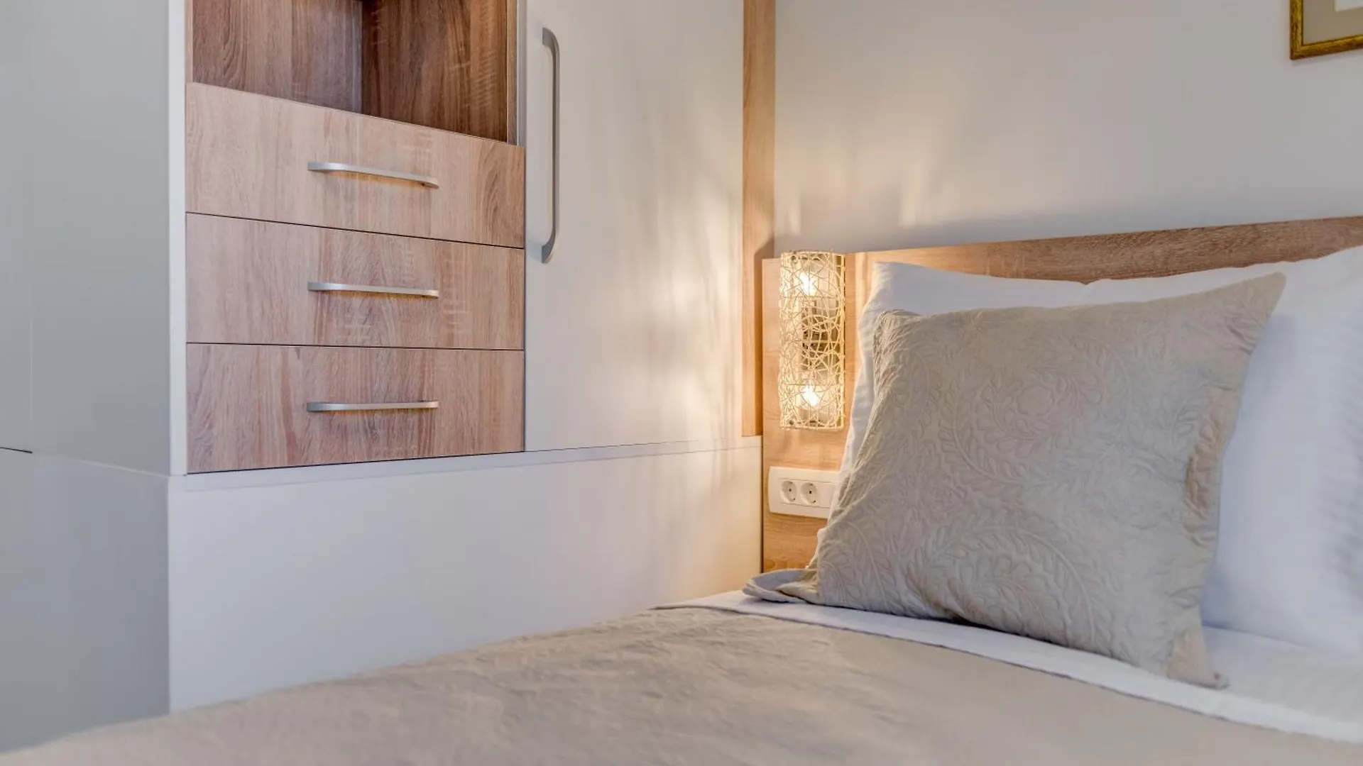 Luxury Central Apartments Evala Τρογκίρ 0*,  Κροατία