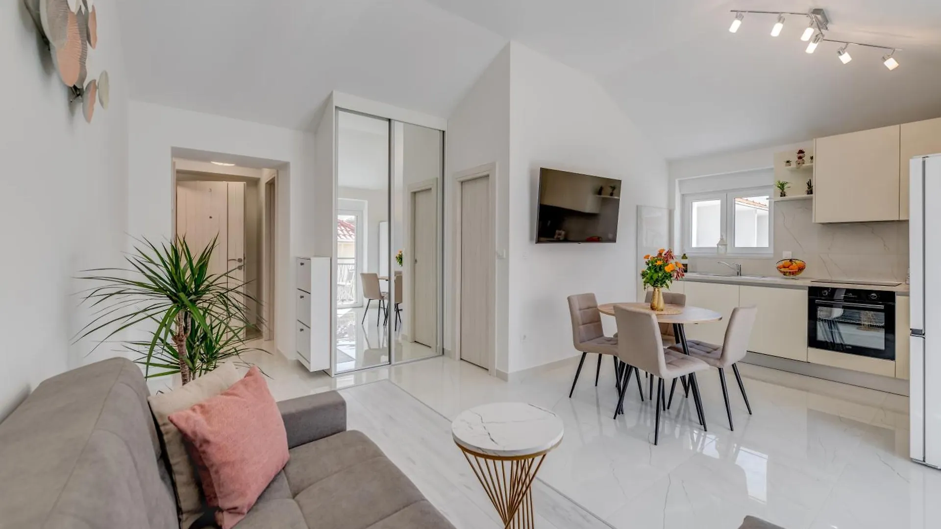 Luxury Central Apartments Evala Τρογκίρ