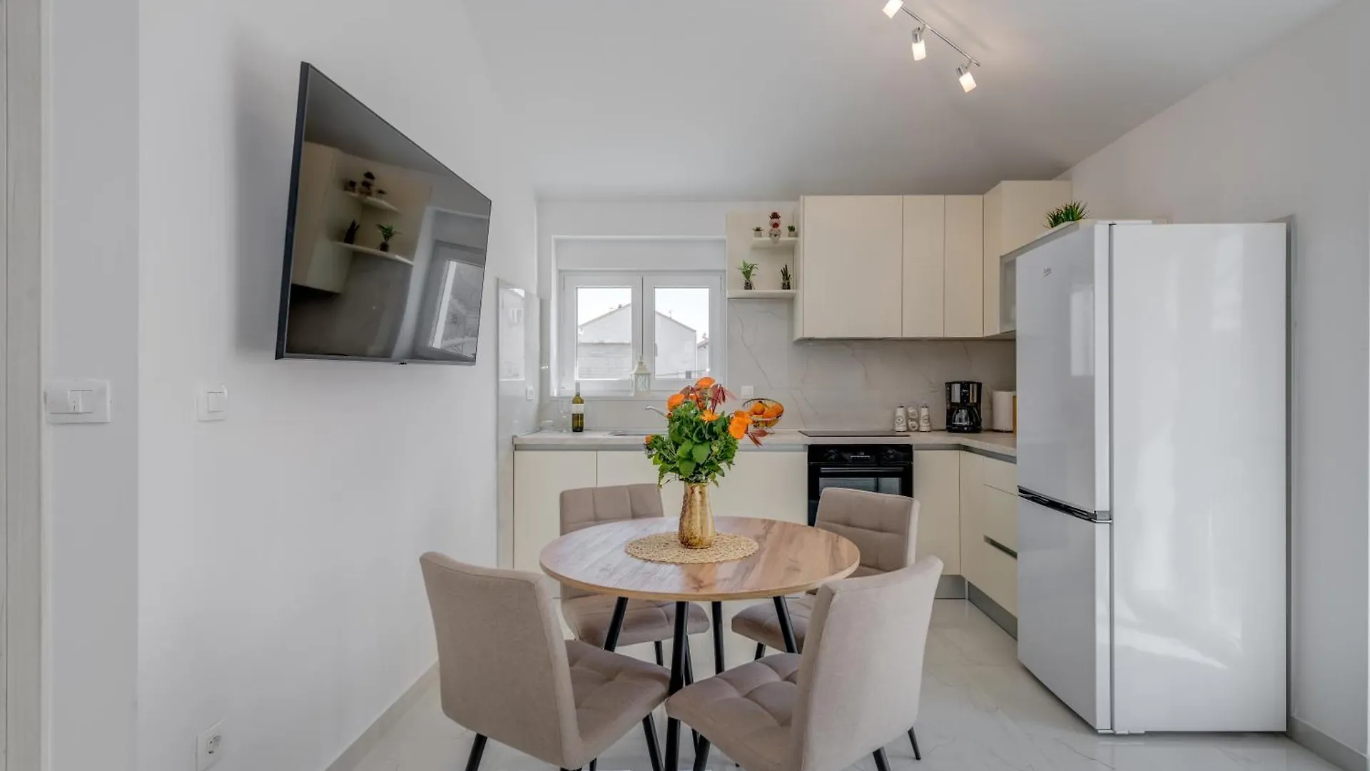 Luxury Central Apartments Evala Τρογκίρ