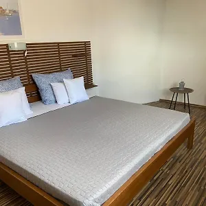 Mia Apartman
