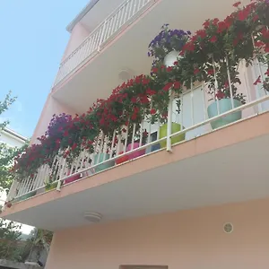 Dora Apartman
